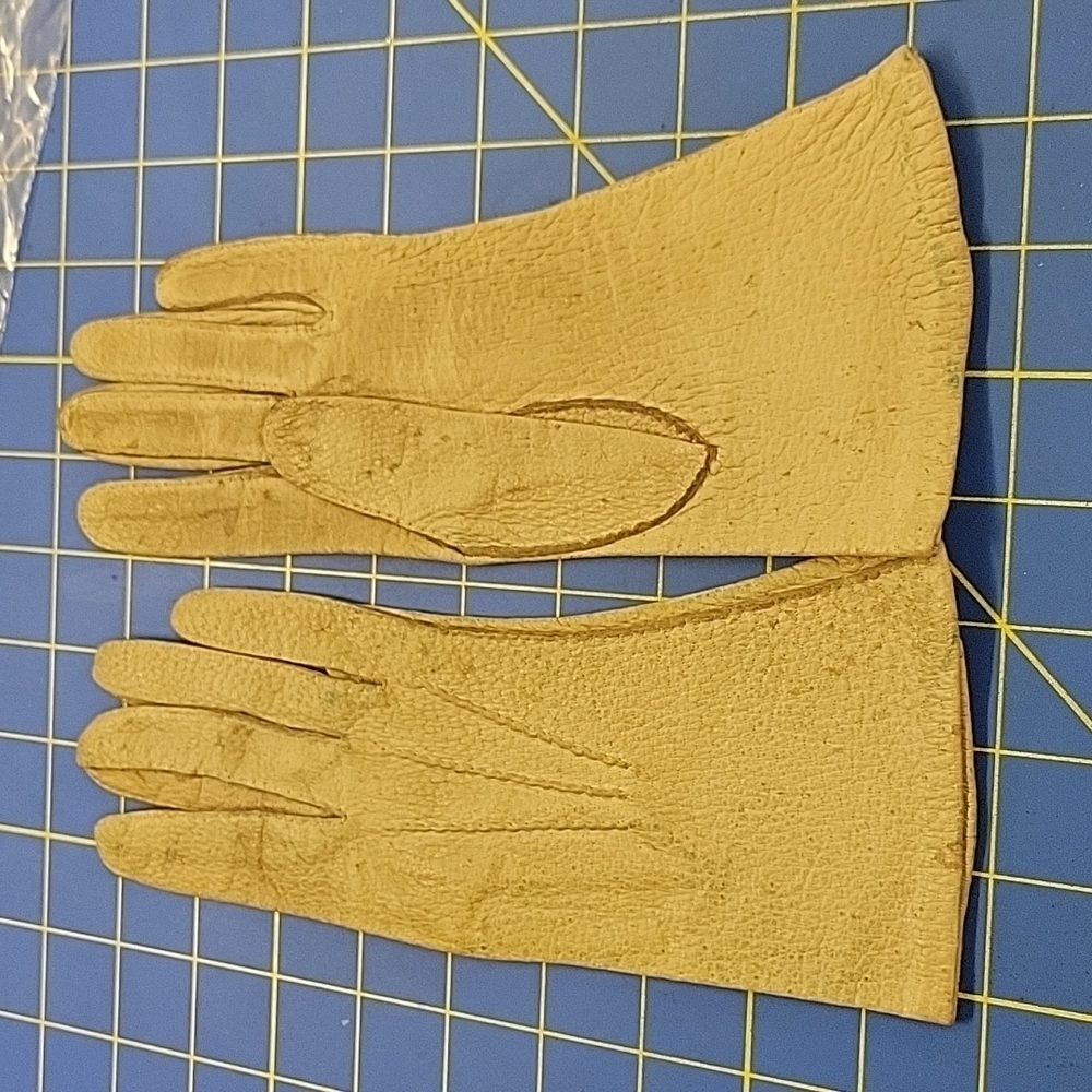 Cream Vintage Genuine Leather Gloves